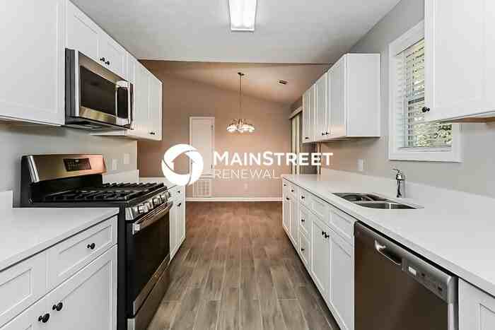 5877 Homestead Cir - Photo 5 of 16