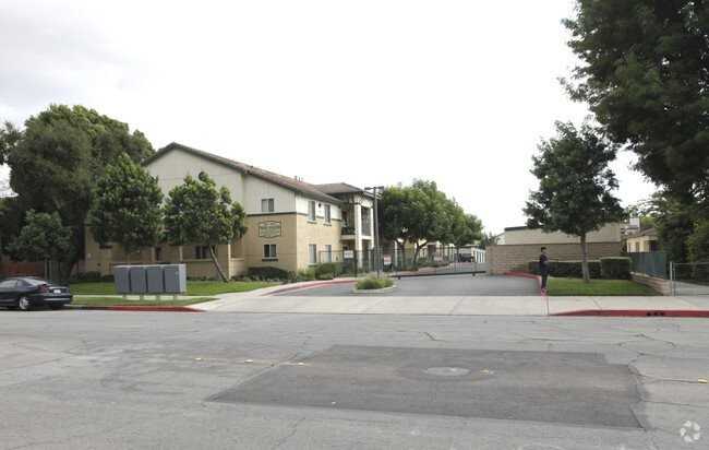 858 E Grand Ave - Photo 4 of 6