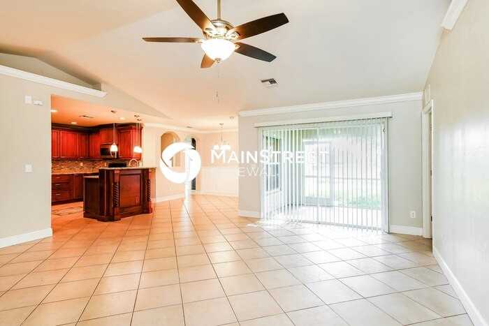 2131 Nw 17th Ave - Photo 4 of 16