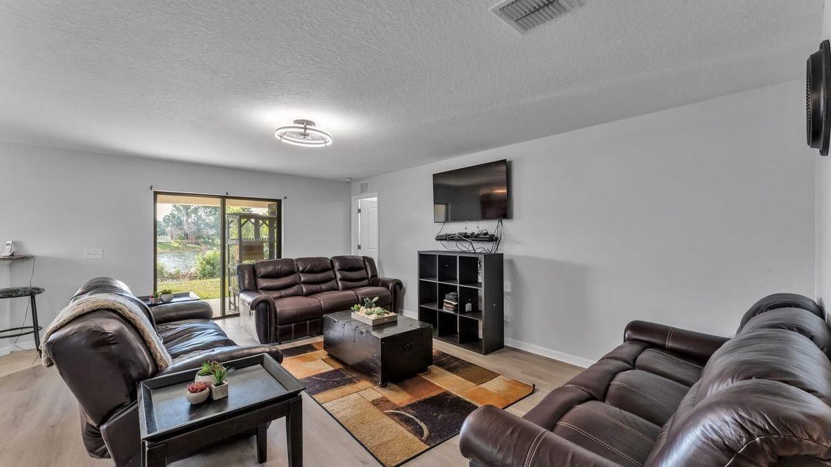 2447 Torrens Dr - Photo 6 of 7