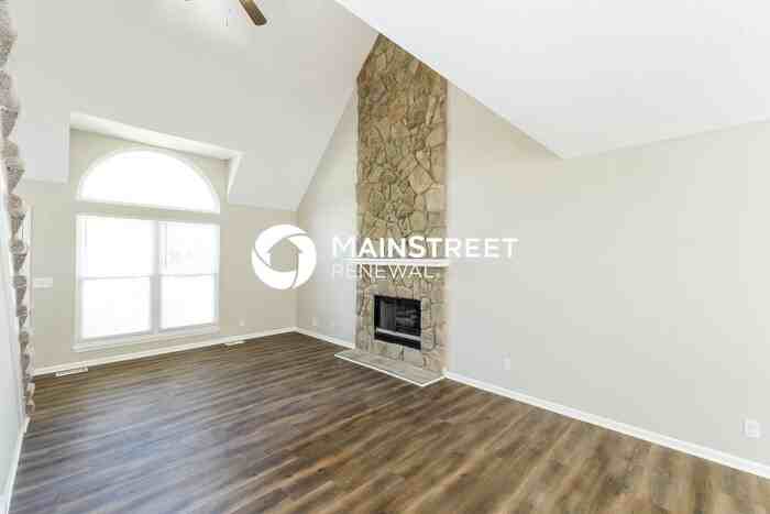 8029 W 149th St - Photo 3 of 18