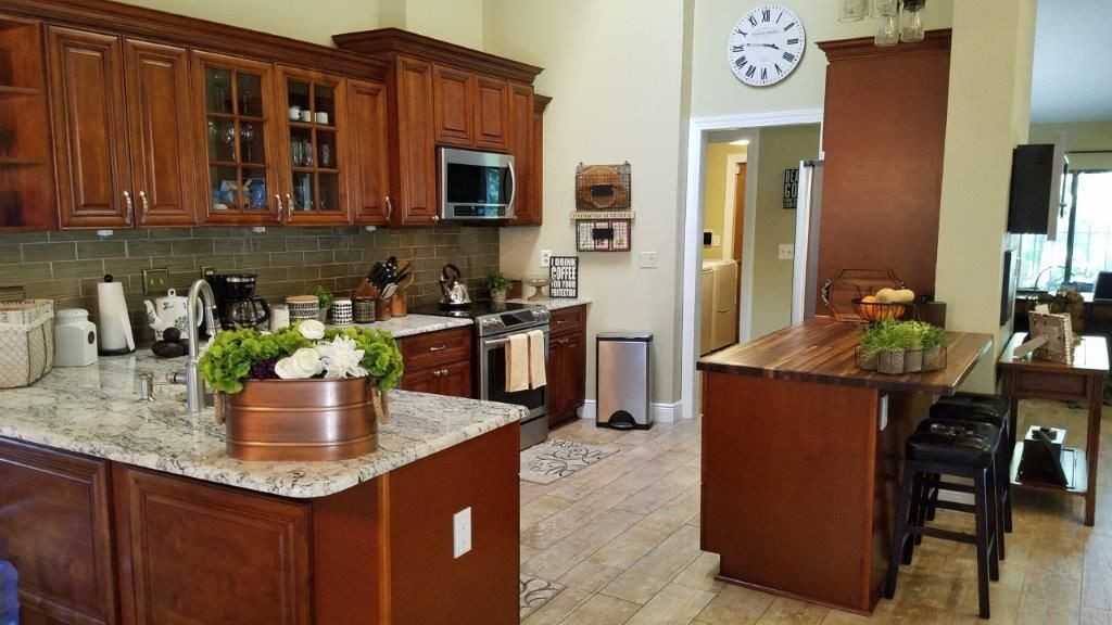 392 Lakeview Ter - Photo 2 of 14