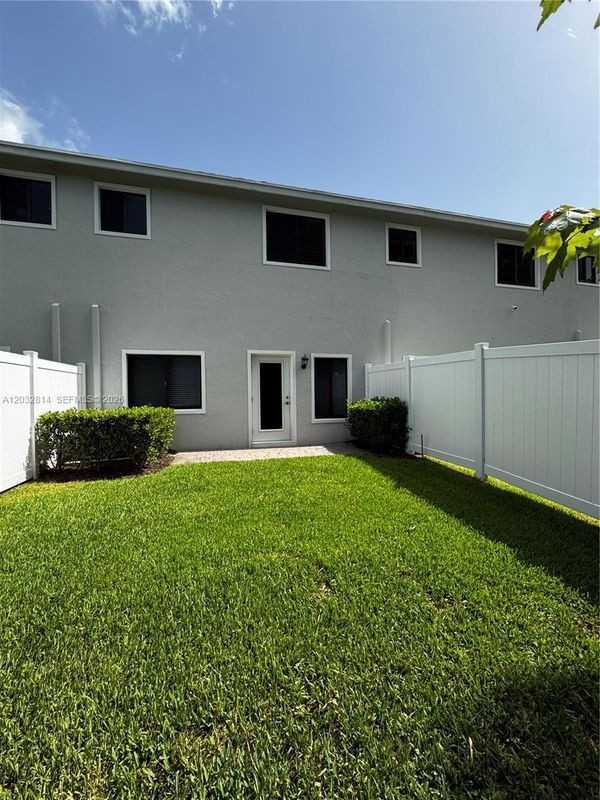 4860 Dillion St - Photo 6 of 10