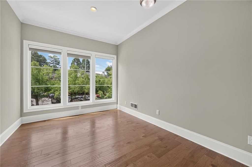 124 W Wieuca Rd Nw - Photo 3 of 25