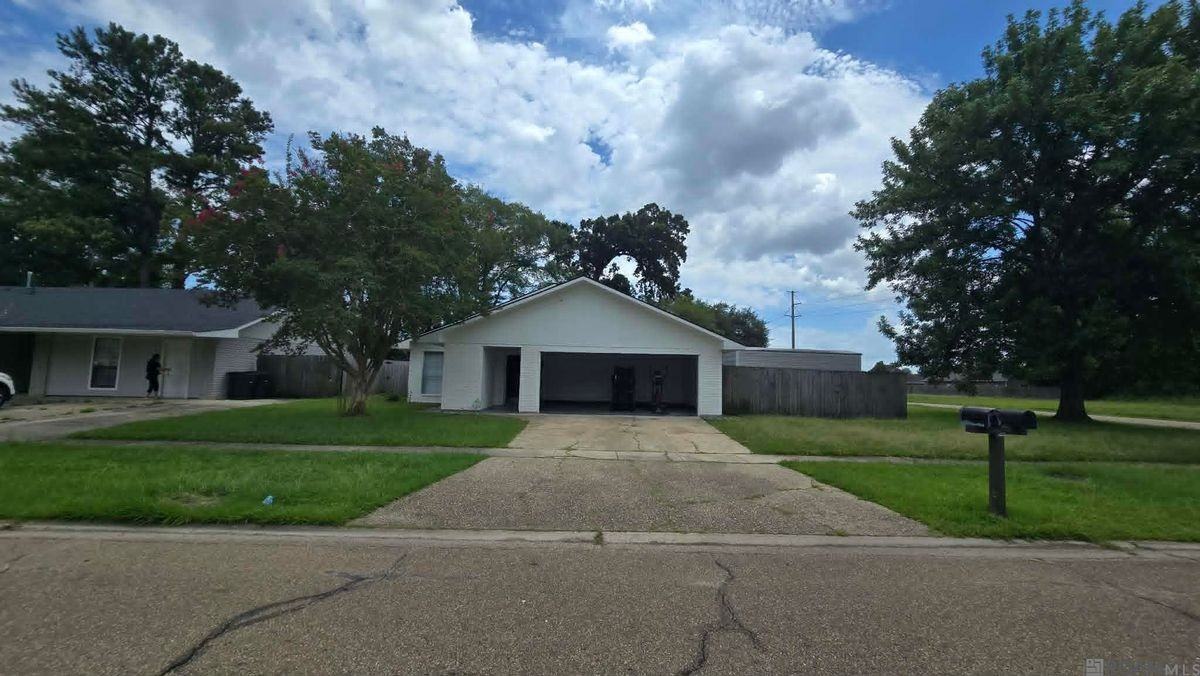 15110 Jester Ave - Photo 2 of 18