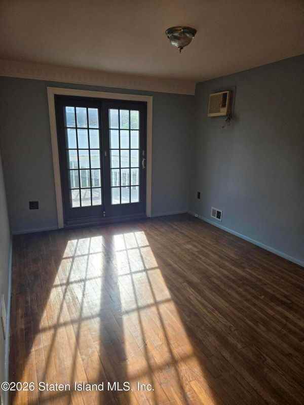 96 Renwick Ave ##1 - Photo 3 of 7