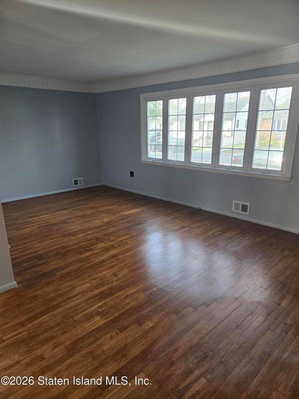 96 Renwick Ave ##1 - Photo 4 of 7