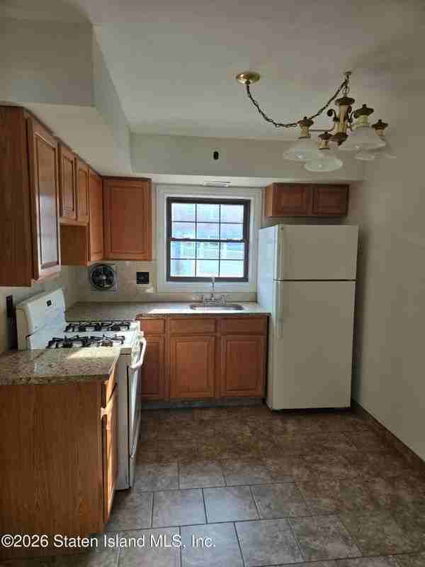 96 Renwick Ave ##1 - Photo 5 of 7