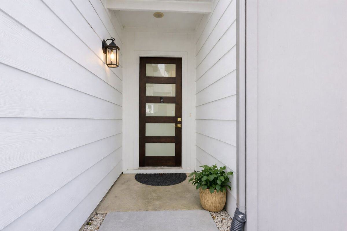 6559 Sealey St - Photo 2 of 13
