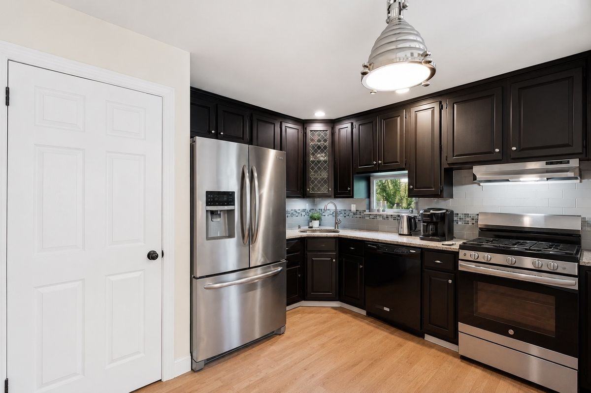 856 Bruce Dr - Photo 3 of 14