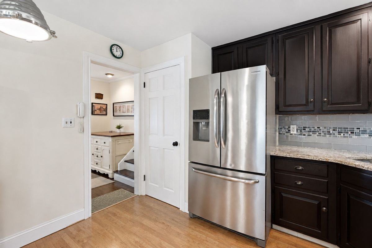 856 Bruce Dr - Photo 4 of 14