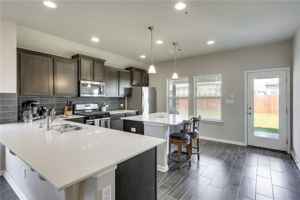 8005 Mozart St - Photo 2 of 5