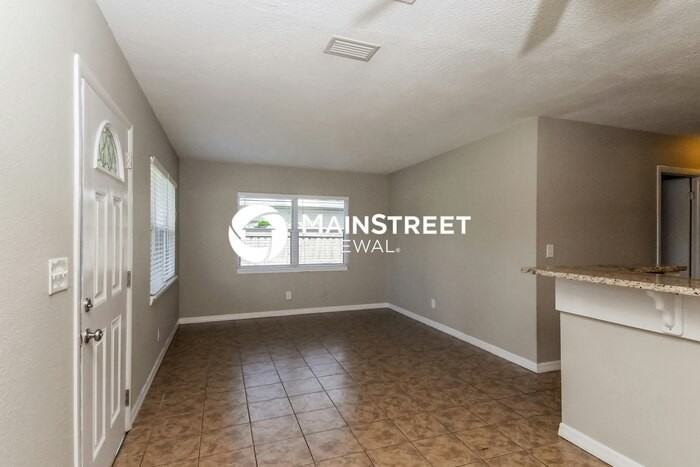 4601 W Paxton Ave - Photo 4 of 15