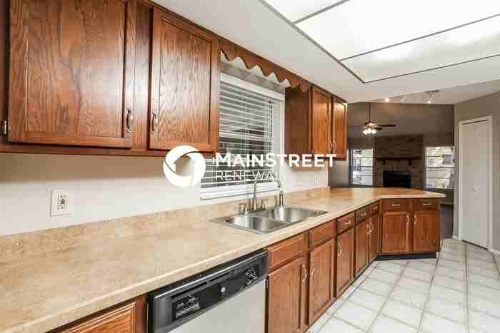 98 Fordham St - Photo 7 of 16