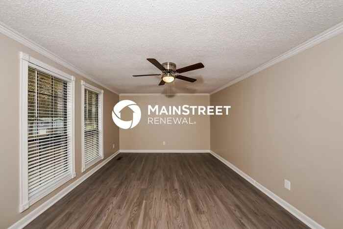 5057 Oak Leaf Cir - Photo 4 of 17