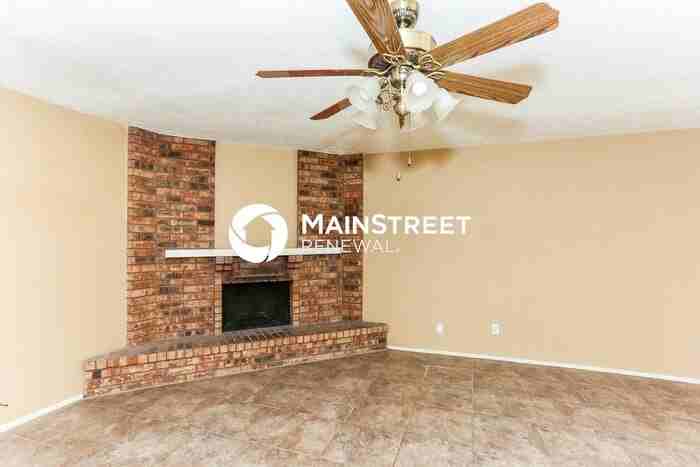 6412 Sandhurst Ln E - Photo 3 of 16