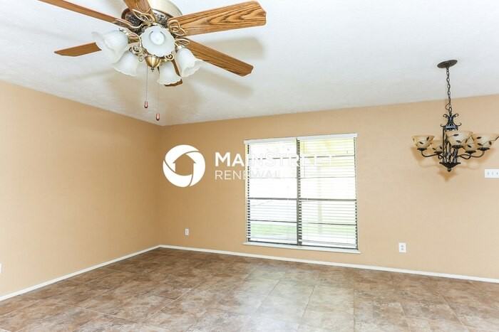 6412 Sandhurst Ln E - Photo 4 of 16