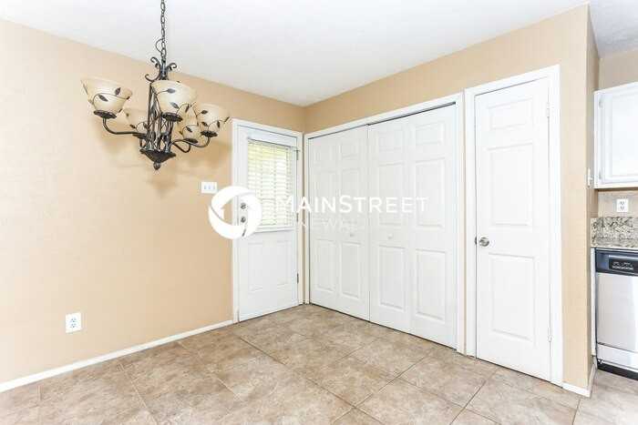 6412 Sandhurst Ln E - Photo 5 of 16