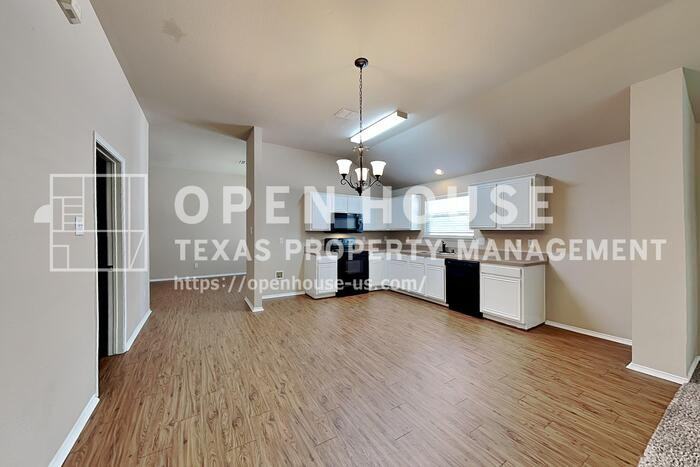 5561 Spring Ridge Dr - Photo 6 of 24
