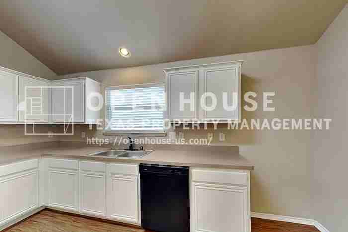 5561 Spring Ridge Dr - Photo 7 of 24