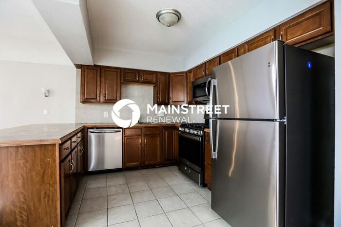 1008 Stafford Dr - Photo 5 of 17