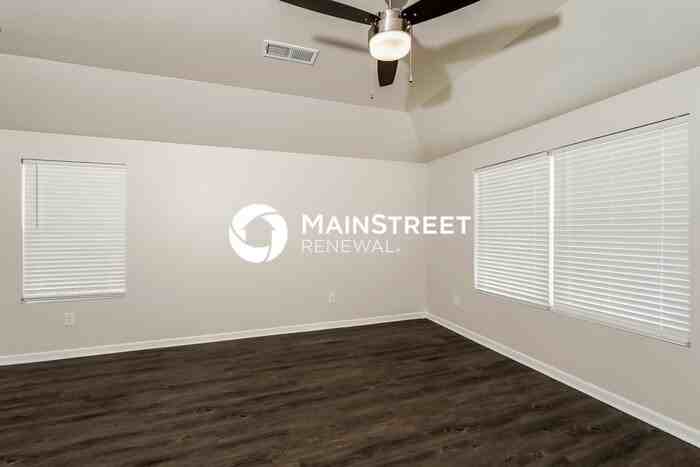 145 Jonathan Dr - Photo 5 of 18