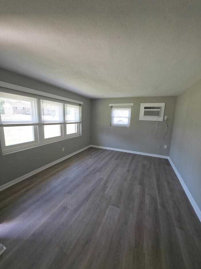 2005 Hollis St #B - Photo 2 of 10
