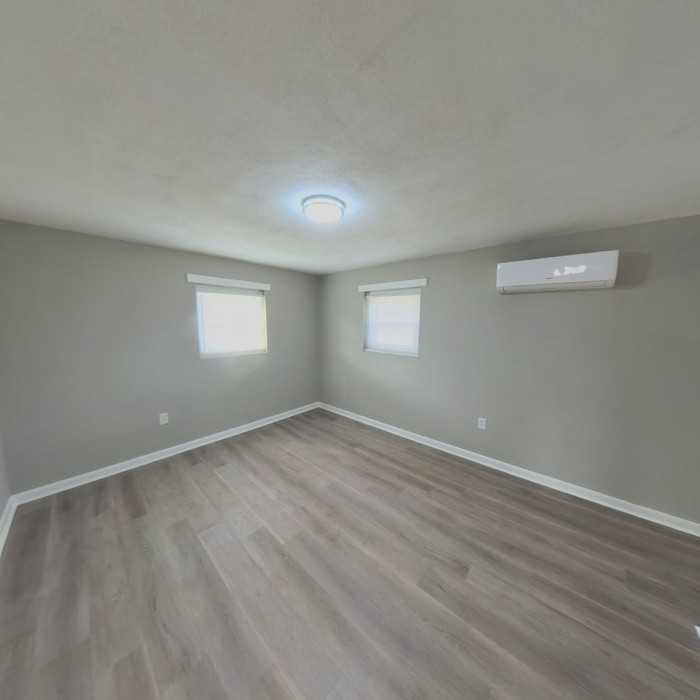 2005 Hollis St #B - Photo 6 of 10