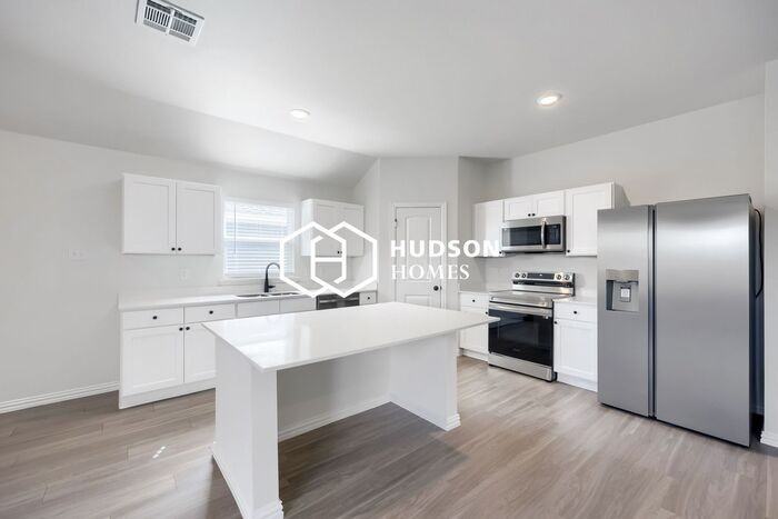 426 Rose Ave - Photo 2 of 13