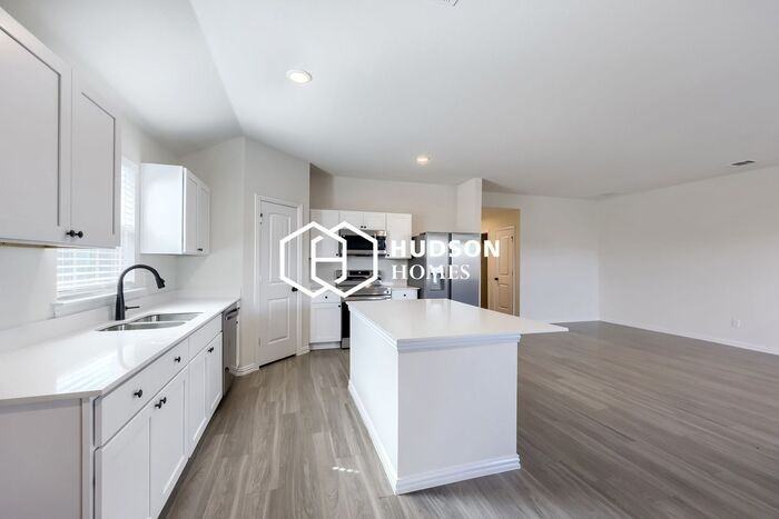 426 Rose Ave - Photo 3 of 13