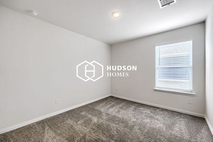 426 Rose Ave - Photo 5 of 13