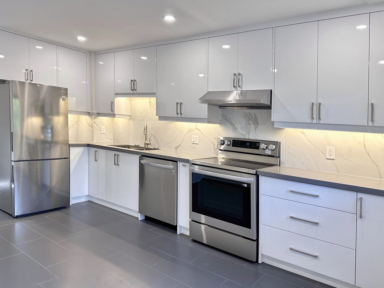 38 Keewatin Avenue #2w - Photo 5 of 12