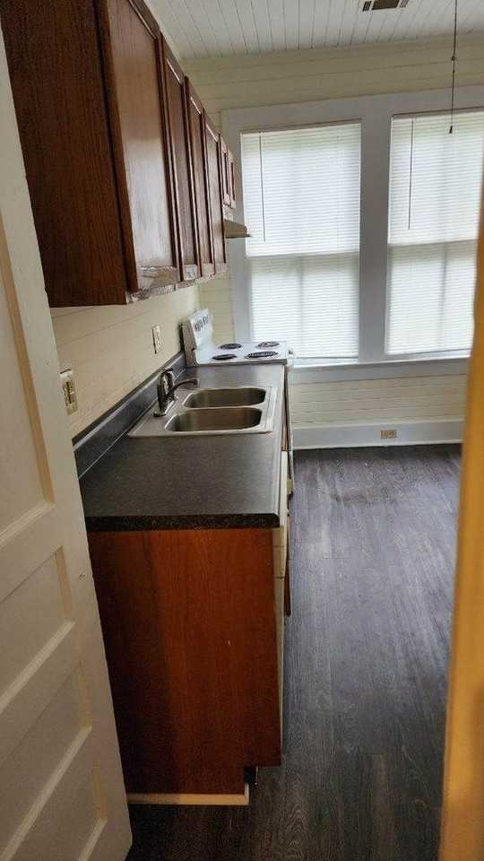 27 Curry St - Photo 2 of 9