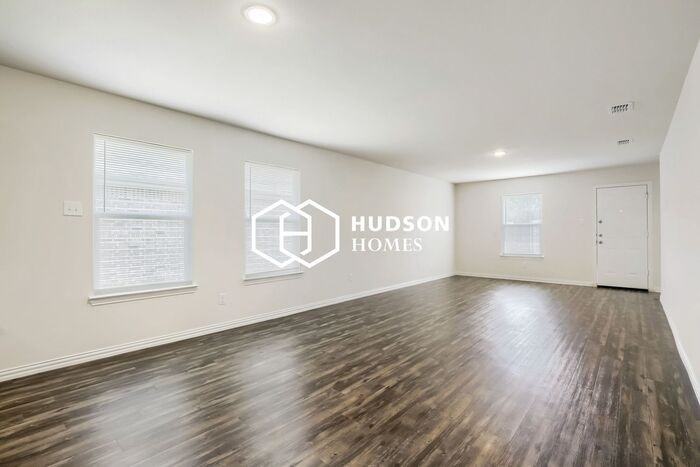 121 Hesed St - Photo 2 of 12