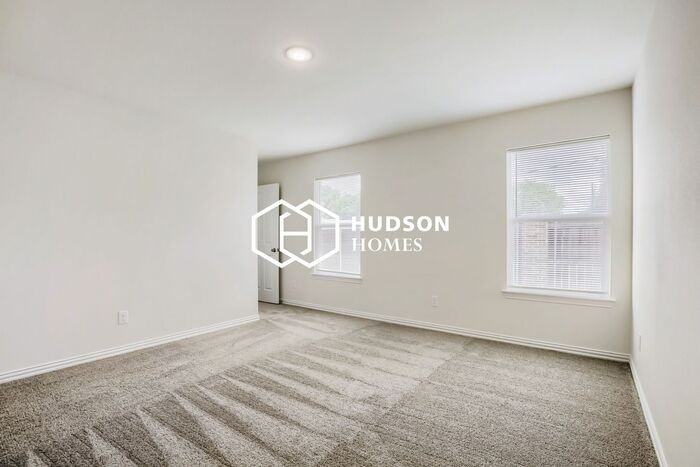 121 Hesed St - Photo 6 of 12