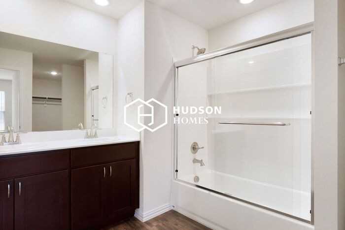 121 Hesed St - Photo 7 of 12