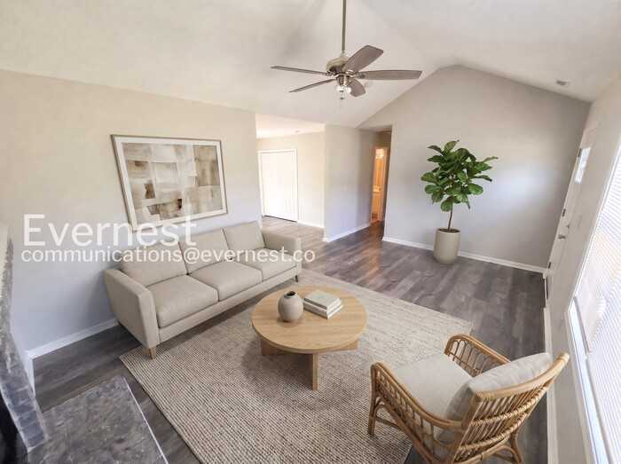1109 Crescent Way - Photo 2 of 22