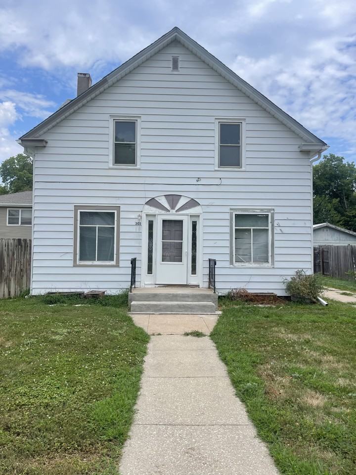 303 E 24th St #NA - Photo 2 of 35