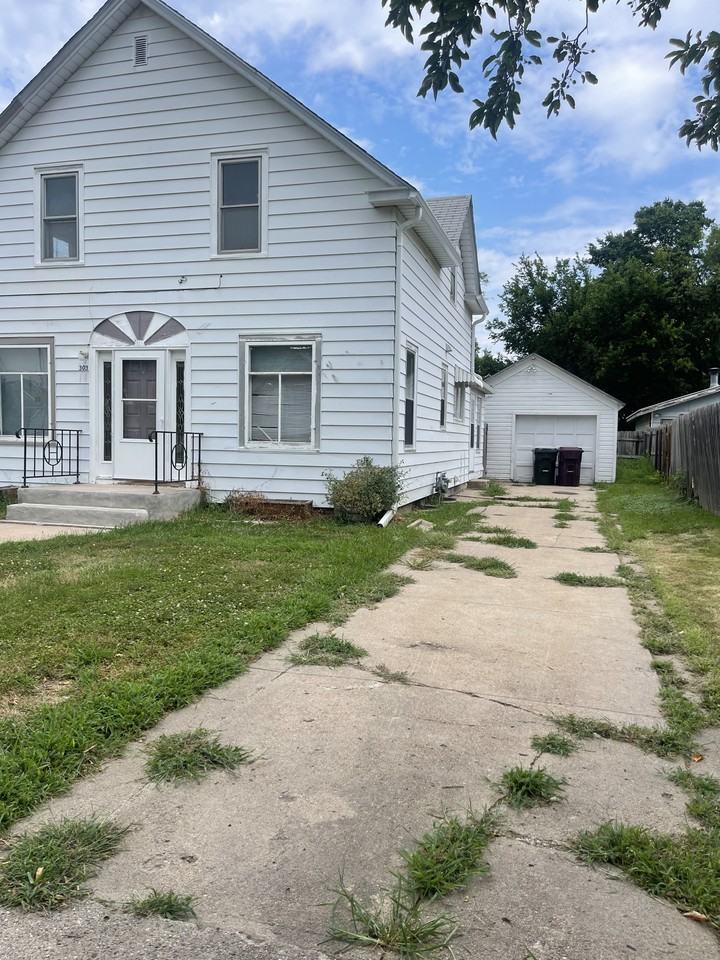 303 E 24th St #NA - Photo 3 of 35