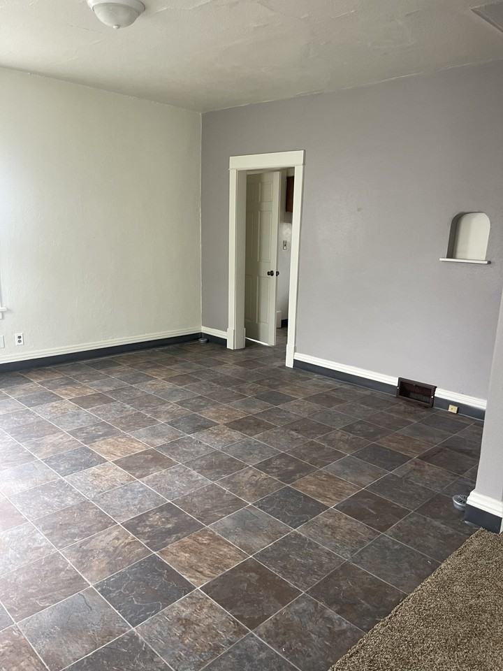 303 E 24th St #NA - Photo 6 of 35
