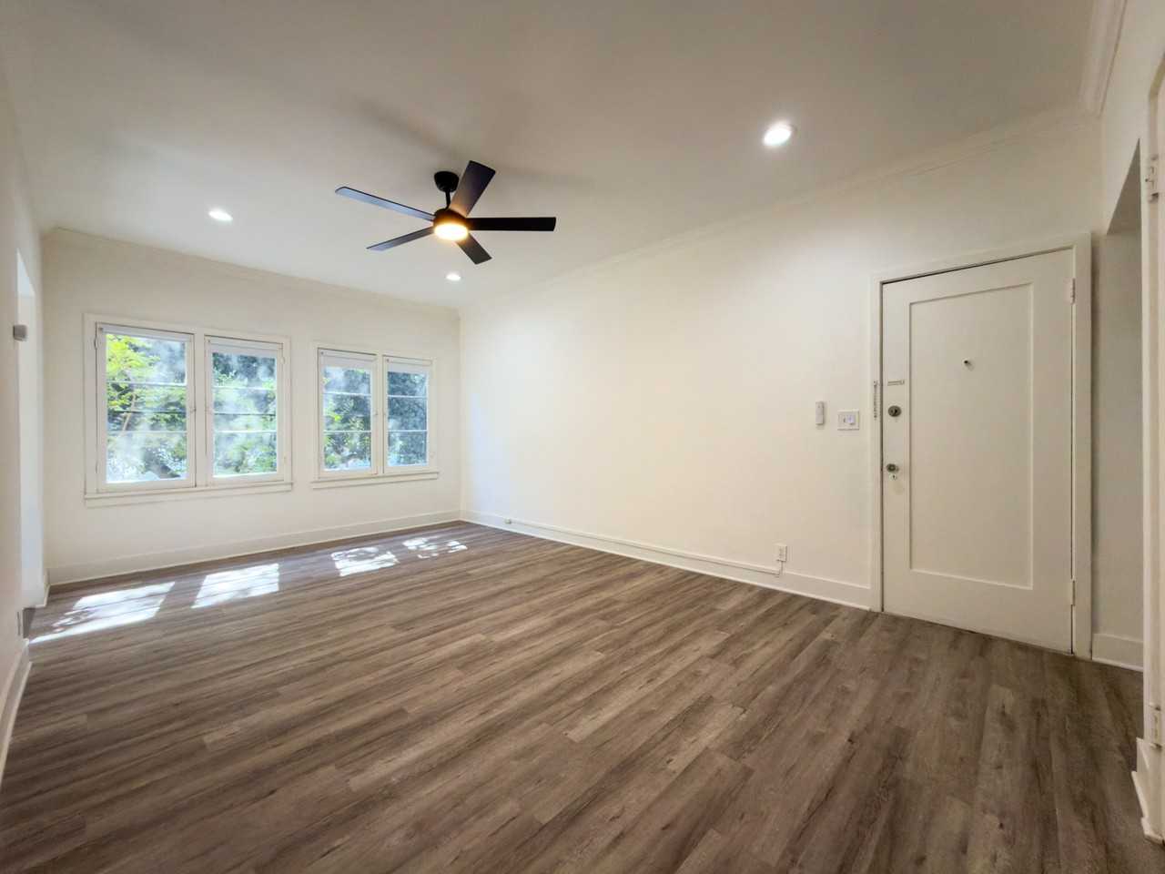 545 N Marengo Ave #7 - Photo 3 of 22