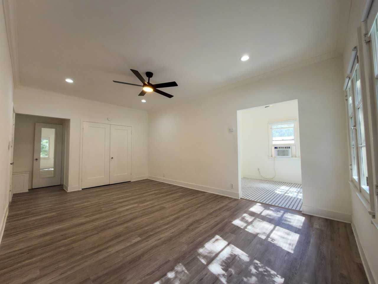 545 N Marengo Ave #7 - Photo 4 of 22