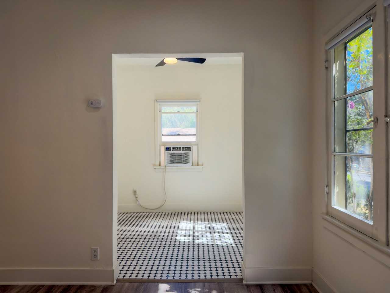 545 N Marengo Ave #7 - Photo 5 of 22