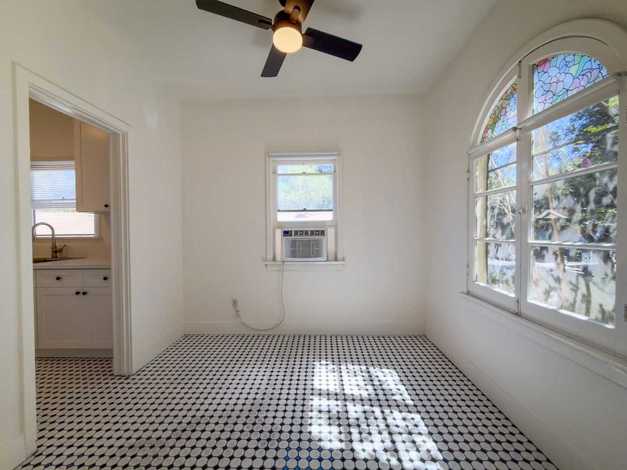 545 N Marengo Ave #7 - Photo 7 of 22