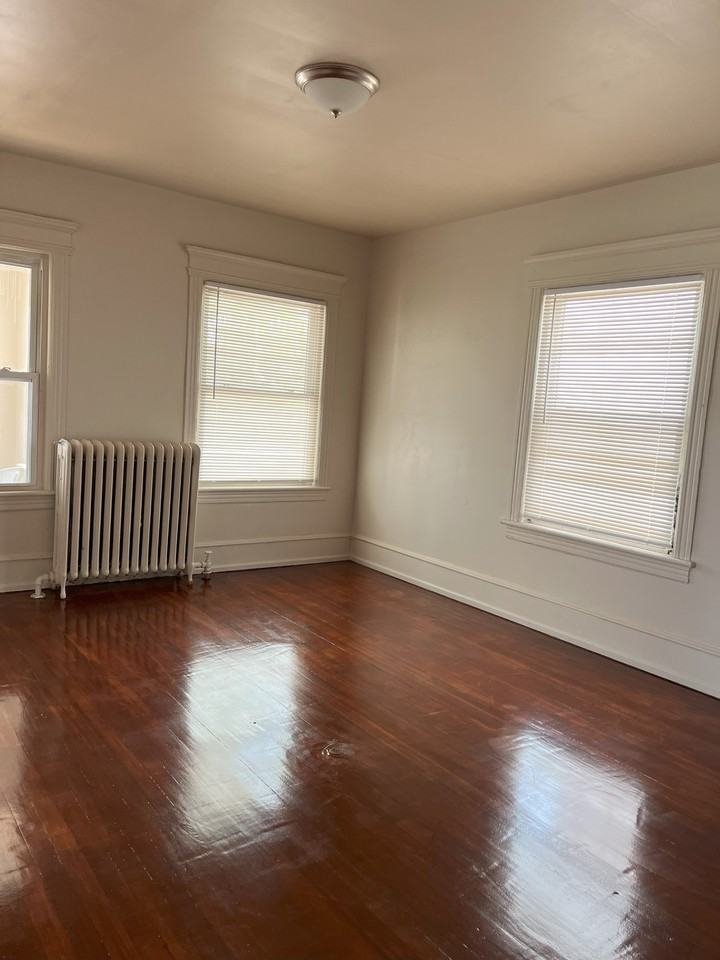 2 N Austin Ave - Photo 2 of 15