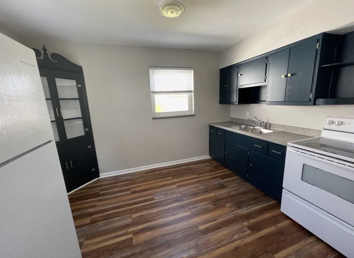 1008 Warwick Pl #NA - Photo 4 of 12