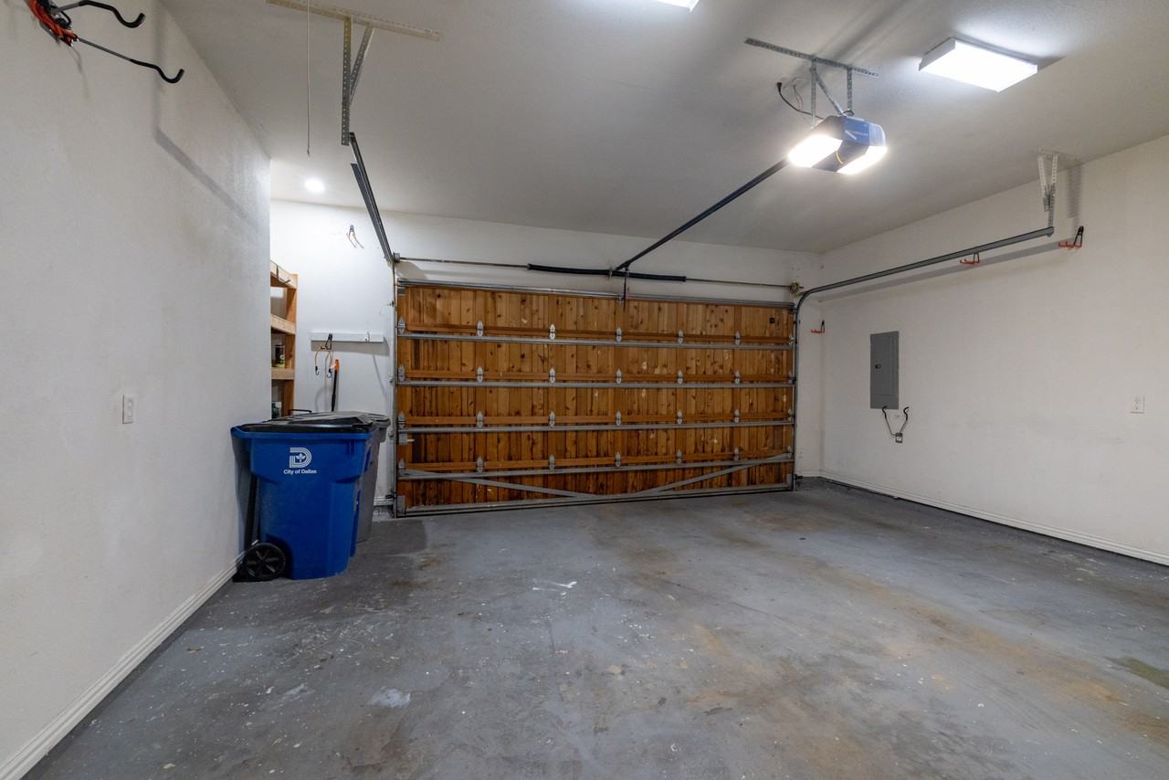 2833 Lee St #NA - Photo 2 of 10