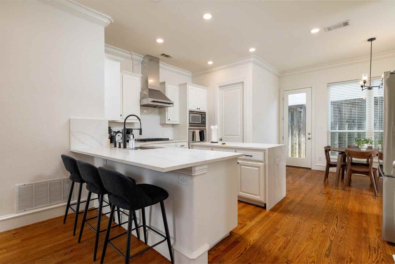 2833 Lee St #NA - Photo 5 of 10