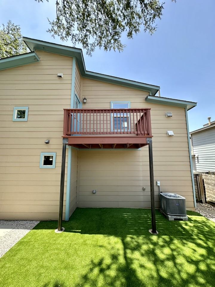 5300 Samuel Huston Ave #B - Photo 6 of 32