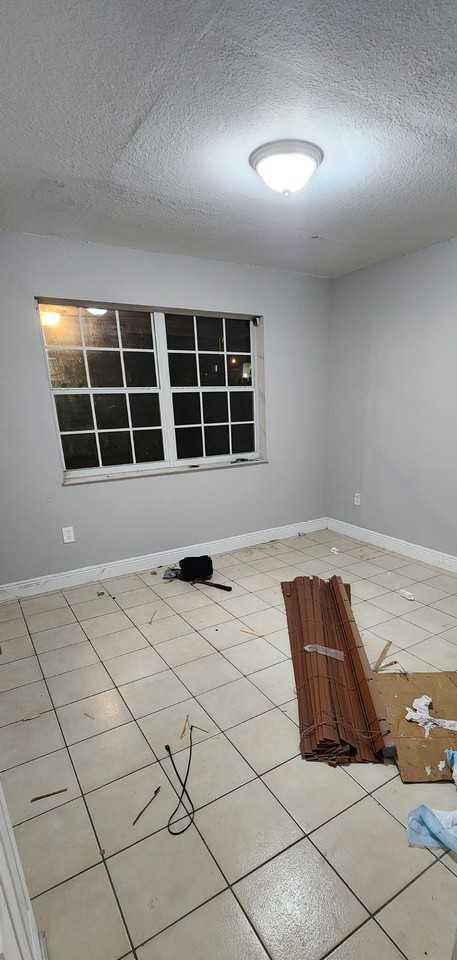 506 E 10th St - Photo 4 of 6